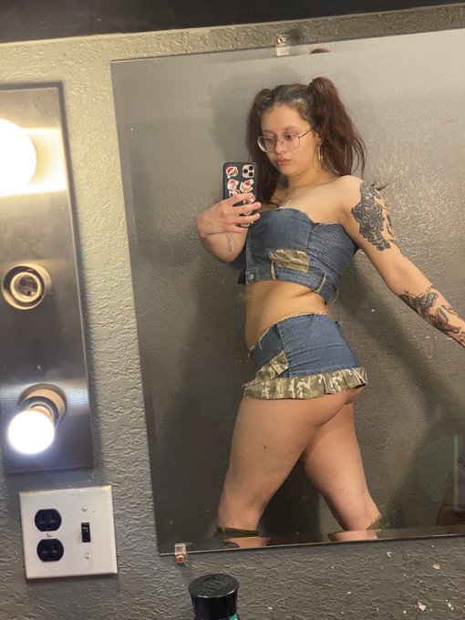 Country girl of ur dreams https://t.co/eSVdVeMbgH<a href="/tag/tattedbabes"class="tags"><span>#tattedbabes</span></a><a href="/tag/girlongirlongirl"class="tags"><span>#girlongirlongirl</span></a><a href="/tag/latinabooty"class="tags"><span>#latinabooty</span></a><a href="/tag/cornstar"class="tags"><span>#cornstar</span></a>