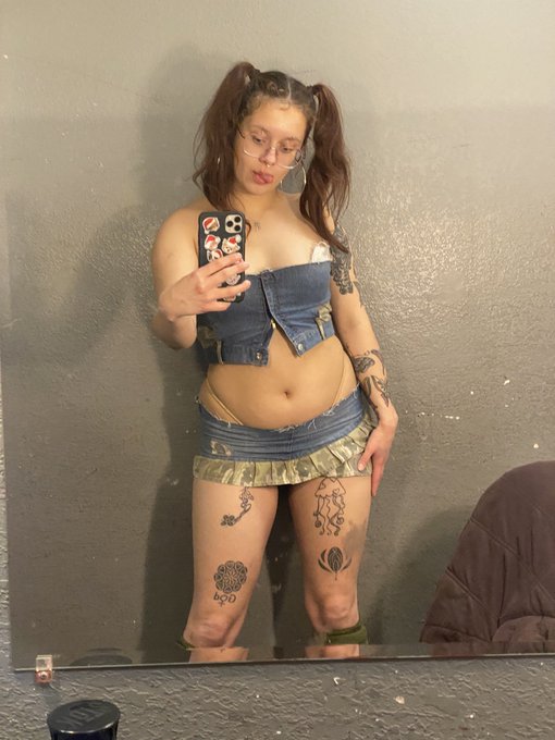 Country girl of ur dreams https://t.co/eSVdVeMbgH<a href="/tag/tattedbabes"class="tags"><span>#tattedbabes</span></a><a href="/tag/girlongirlongirl"class="tags"><span>#girlongirlongirl</span></a><a href="/tag/latinabooty"class="tags"><span>#latinabooty</span></a><a href="/tag/cornstar"class="tags"><span>#cornstar</span></a>