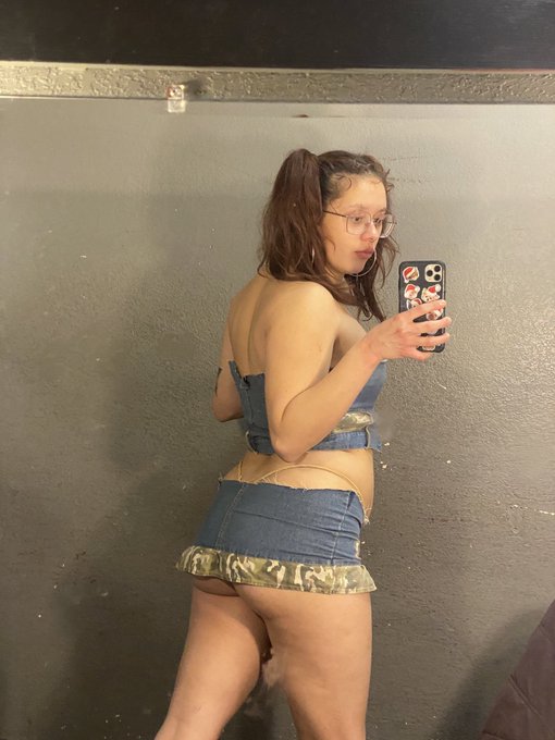 Country girl of ur dreams https://t.co/eSVdVeMbgH<a href="/tag/tattedbabes"class="tags"><span>#tattedbabes</span></a><a href="/tag/girlongirlongirl"class="tags"><span>#girlongirlongirl</span></a><a href="/tag/latinabooty"class="tags"><span>#latinabooty</span></a><a href="/tag/cornstar"class="tags"><span>#cornstar</span></a>