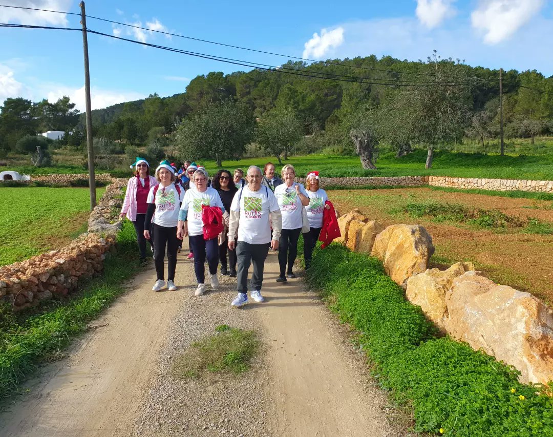 Caminata y comida de navidad del grupo de Rutas Saludables de Vila.
Ruta preciosa por las Torres de Balafia. Y un regalo para decorar el centro <a href="/goib/">Govern de les Illes Balears</a> <a href="/asef_ibsalut/">asef</a> <a href="/SATSE_IBZyFOR/">SatseIbizaFormentera</a>