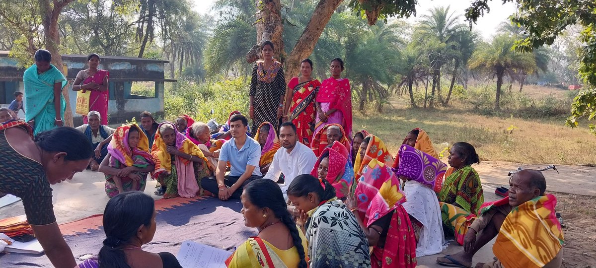 Ulgulan फाउंडेशन द्वारा मनोहरपुर से नंदपुर पंचायत में वृद्ध ,अनाथ एवं विकलांग जो आर्थिक रूप से असक्षम है जिनका कोई सहारा नहीं है | उनके बीच कंबल वितरण किया गया| यह संस्था छात्रों के पॉकेट मनी से चलती है 😊 <a href="/YashRajmou/">Yash Raj Singh</a> <a href="/DC_Chaibasa/">DC West Singhbhum</a> <a href="/PRDChaibasa/">IPRD, West Singhbhum</a> <a href="/Geetakora1/">Geeta kora</a>