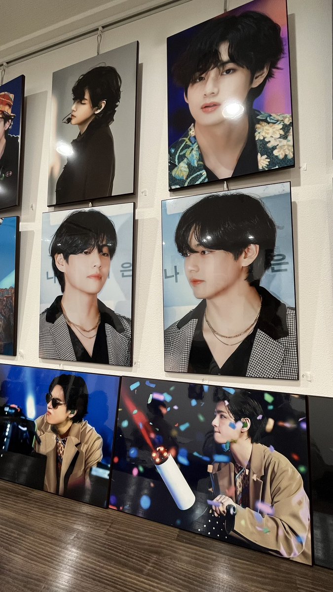 v_j_otaetae's tweet photo. セミナー終わりに1人で行ってきた( ¨̮ )♡
ぼっちでお店入るの緊張したけどテヒョンみたらそんなこと忘���てた🖖🏻
かわいいテヒョンさんいっぱいで癒された😌
特典も可愛くて幸空間でした~🙋🏻‍♂️🙋🏻‍♂️

🕊️@V_Pintor__ 🕊️ https://t.co/mP04mSK6R2