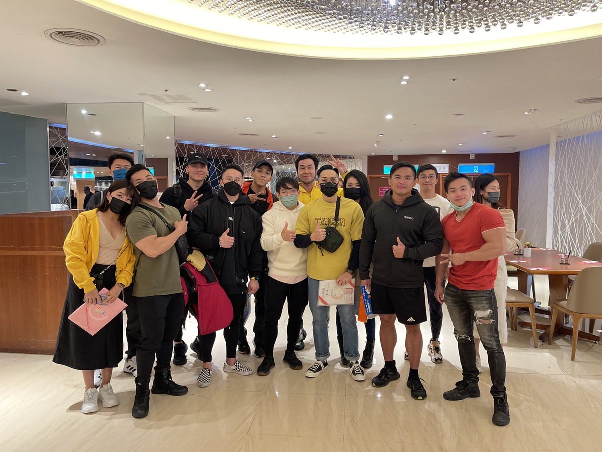 ErnieMuscle's tweet photo. 高雄市代表隊慶功宴
#健美 #高雄市 https://t.co/Vu3zahQYxG