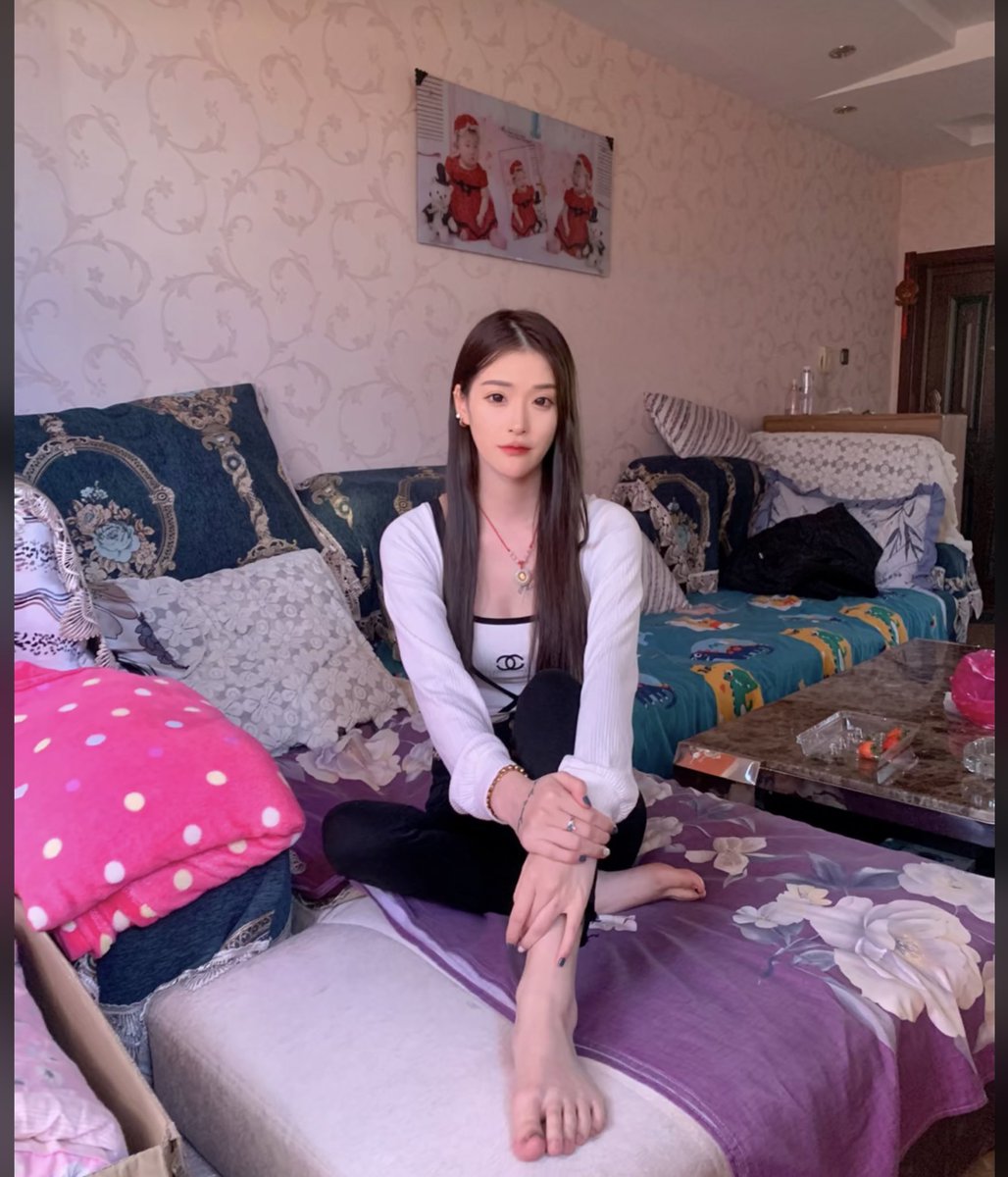 对我爱答不理的高贵精神亲妈们，都在那种地方上班…想过去点她们，但是好怕她们的男朋友揍我，还是老实吐钱看脚早泄适合我吧。男友照发在评论

#精神小妹 #早泄 #atm奴 #女性崇拜 #无脑上供 #自毁 #绿帽 #脚奴 #足控 #素人开发 #冤种 #贱狗 #辱骂 #盯射 #脚奴 #舔狗 #反差 #榨精 #洗脑 #奴下奴 #白给 https://t.co/n5qsZFMu4A