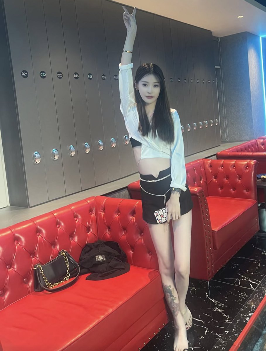 对我爱答不理的高贵精神亲妈们，都在那种地方上班…想过去点她们，但是好怕她们的男朋友揍我，还是老实吐钱看脚早泄适合我吧。男友照发在评论

#精神小妹 #早泄 #atm奴 #女性崇拜 #无脑上供 #自毁 #绿帽 #脚奴 #足控 #素人开发 #冤种 #贱狗 #辱骂 #盯射 #脚奴 #舔狗 #反差 #榨精 #洗脑 #奴下奴 #白给 https://t.co/n5qsZFMu4A