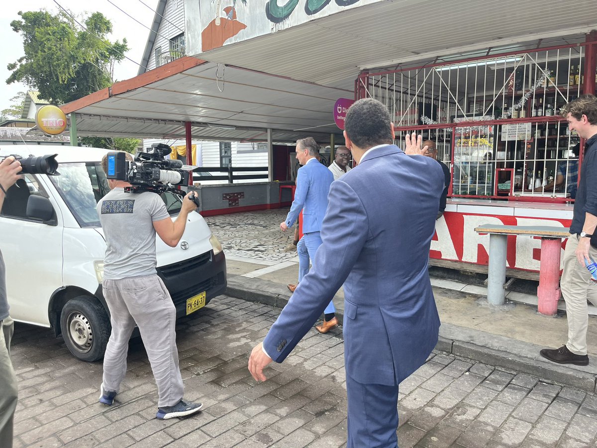 Minister Kaag is vertrokken. Minister Weerwind neemt het stokje over in Paramaribo “Ik kom vooral ook om te luisteren” #slavernijverleden #excuses