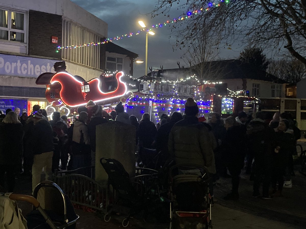 A big thank you to the residents of Portchester and those who came from further a field to see Santa and his Fire Engine over the past two days. Your generous donations will go towards <a href="/firefighters999/">Fire Fighters Charity</a> and other local good causes.🎅🏻🛷🚒🎄Merry Xmas. <a href="/HantsIOW_fire/">Hampshire & Isle of Wight Fire & Rescue Service</a> #Portchester