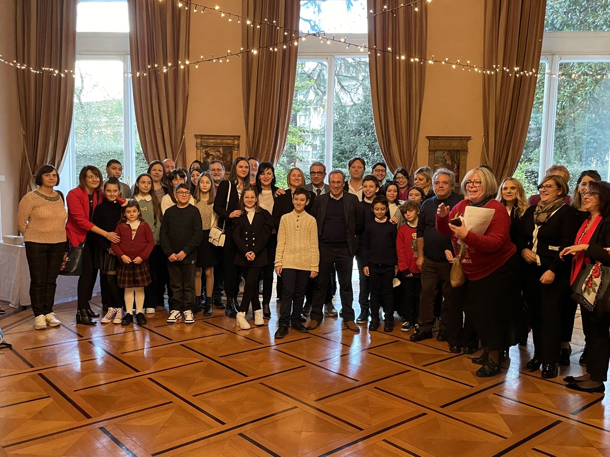 Our first ever British Embassy Christmas Card competition attracted over 590 entries from right across Italy. The winners were brilliant cards by Francesca, 11, from Basilicata and Francesco, 8, from Rome. Yesterday, they came to the Residence to celebrate - with the runners up