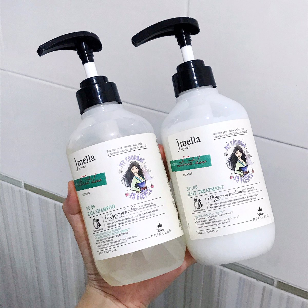 storymheee's tweet image. ตอนแรกโดนตกเพราะ jmella ออกคอลเลคชั่นใหม่ Disney น่ารักมาก แต่โดนตกหนักกว่าคือหอมชิปหาย หอมตั้งแต่เช้าจนถึงตอนเย็นมีอยู่จริง เดินๆอยู่คิดว่ากลิ่นน้ำหอมคนอื่น ที่ไหนได้กลิ่นผมตัวเอง 555555555555 หอมมากกก