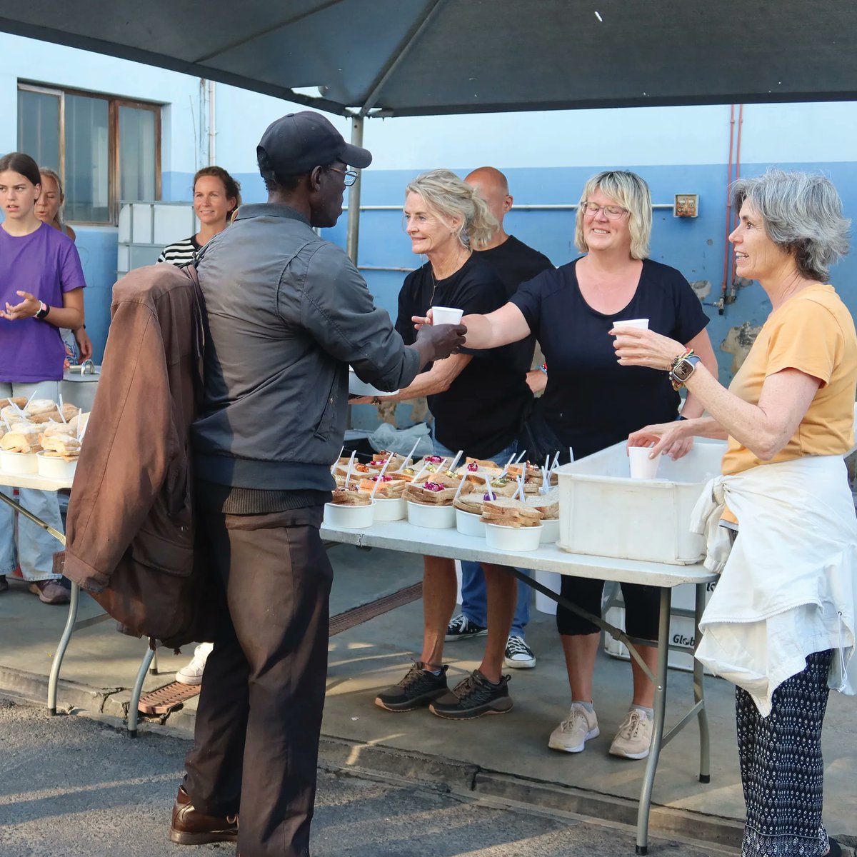 LadlesofLove's tweet photo. You don’t have to go far to see the difference that you can make in someone else’s life. Whether it’s for a child on the streets, a single mother in need or the elderly who need a helping hand, give of your time this festive season and #Feed5000 with us at our Dignity Kitchen. https://t.co/MLw1gC0vrG