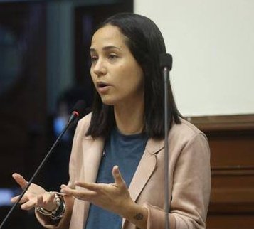 JL_ExLgtb's tweet photo. Perú 🇵🇪
Resolvamos esto civilizadamente:
¿quién tiene más talento y capacidad para estar en el congreso?
#SigridBazan
#PiosChicken
sigrid cala-bazan el🐤 de pio´s chicken
rt🔁 ❤️fav. https://t.co/sEUnUlWBMX