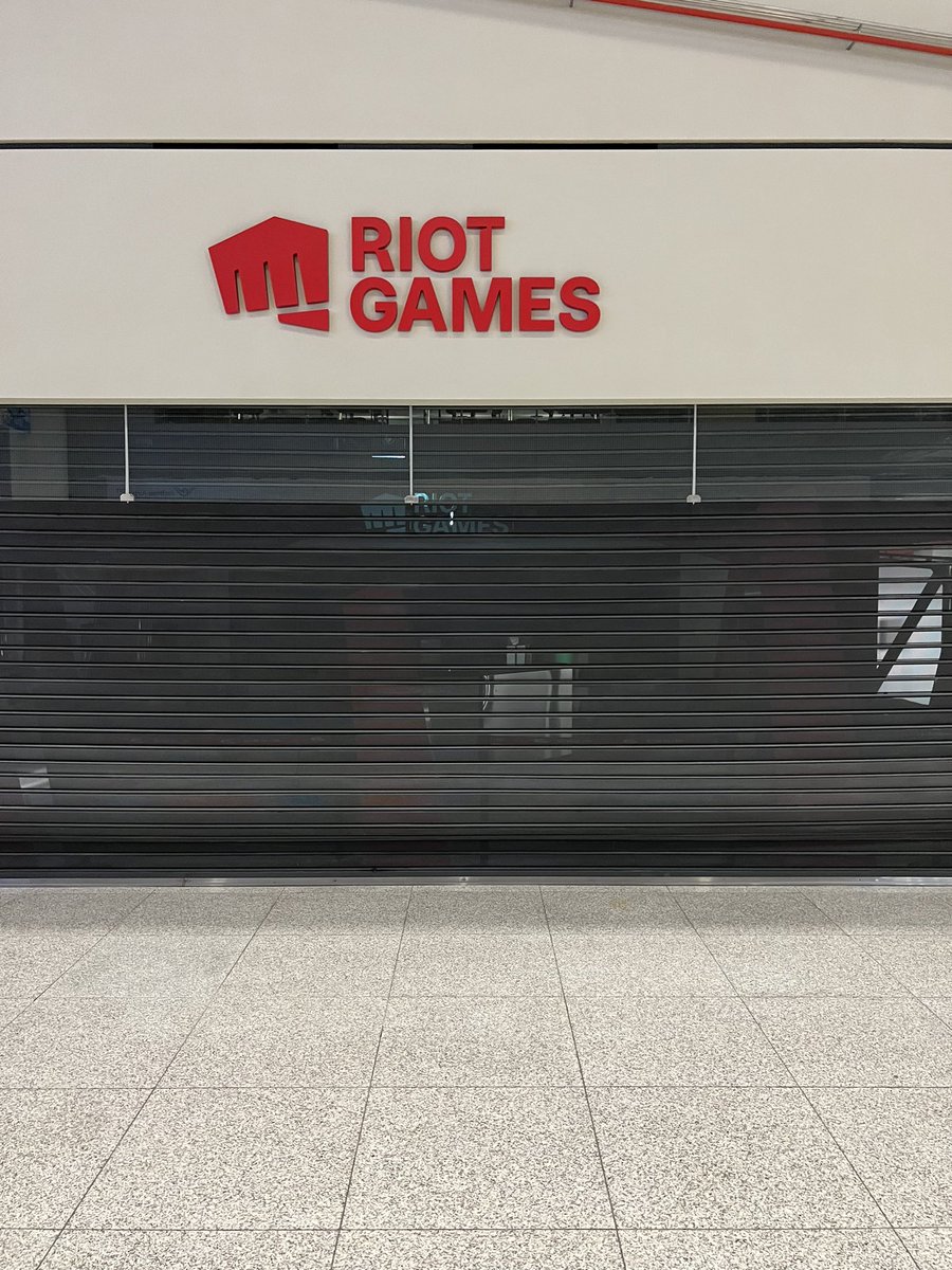 Had a great time bootcamping in Korea ! Can’t wait for the season to start 😁 also won some gifts from the Riot Lounge at the airport