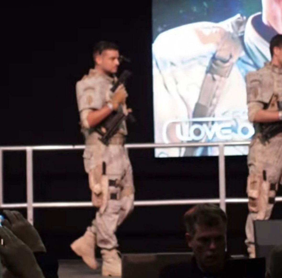 _Cr1ss's tweet photo. 2 weeks ago today I was escorting Hollywood legends @JCVD (Jean Claude Van Damme) and @Dolph_Lundgren on stage for @ftloscifi Universal Soldier Reunion #universalsoldier #unisol #manchester #ftloscifi #vandamme #dolphlundgren #gr44 #gr13 https://t.co/bHCcv9jO5q