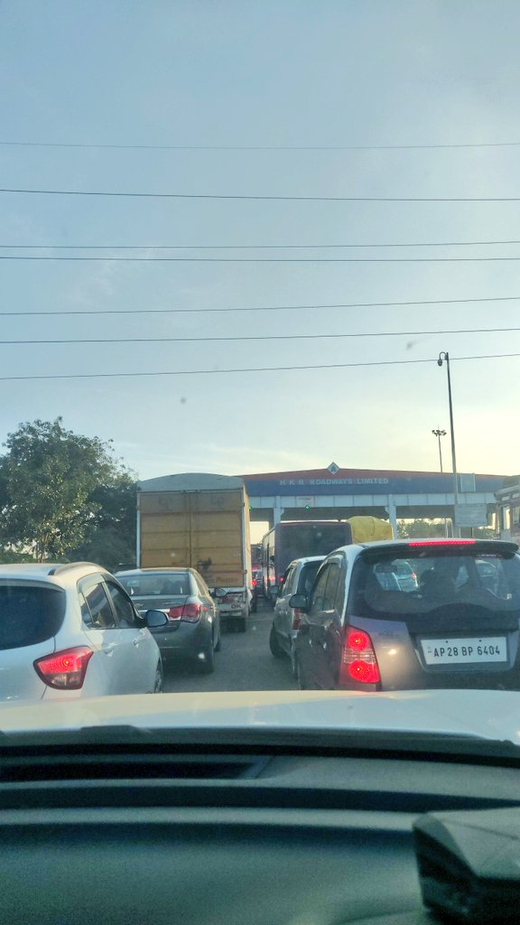 sure23's tweet photo. #Fasttag becomes #Slowtag

@nitin_gadkari 
@NHAI_Official
#Telangana https://t.co/ZFjjRwmP41