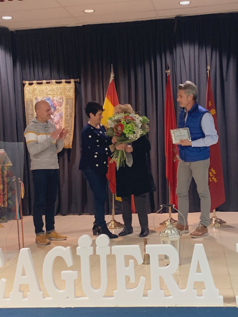 PPtorreaguera's tweet photo. ❤️ También nos emocionamos con el homenaje a nuestra Loli “del Pequeñín”, en agradecimiento por todo lo que ha hecho por Torreagüera y por llevar por bandera y representar los valores de nuestra pedanía. https://t.co/Uff8lWmir1