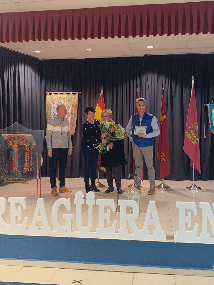 PPtorreaguera's tweet photo. ❤️ También nos emocionamos con el homenaje a nuestra Loli “del Pequeñín”, en agradecimiento por todo lo que ha hecho por Torreagüera y por llevar por bandera y representar los valores de nuestra pedanía. https://t.co/Uff8lWmir1