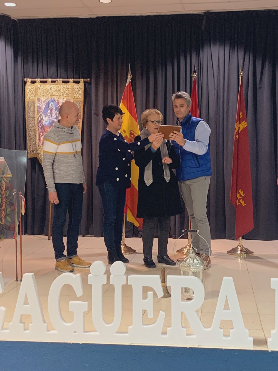 PPtorreaguera's tweet photo. ❤️ También nos emocionamos con el homenaje a nuestra Loli “del Pequeñín”, en agradecimiento por todo lo que ha hecho por Torreagüera y por llevar por bandera y representar los valores de nuestra pedanía. https://t.co/Uff8lWmir1