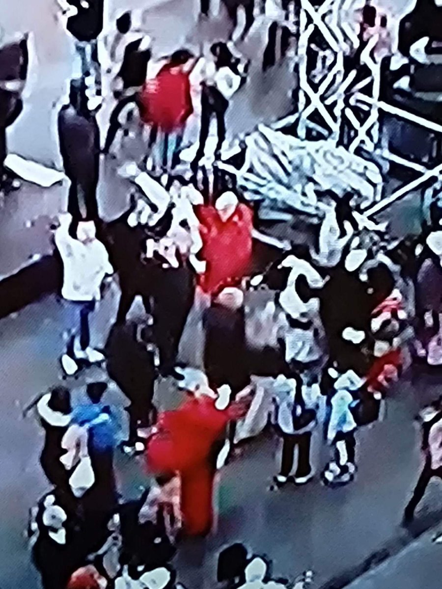 JacksonShiralee's tweet photo. When your favourite people Mr &amp; Mrs O, spot you &amp; video you, on their live stream in Lanzarote, of you waving to the live stream in Time Square New York …. Priceless memories 🤪🤩🥰 https://t.co/Mtvly6JrNo