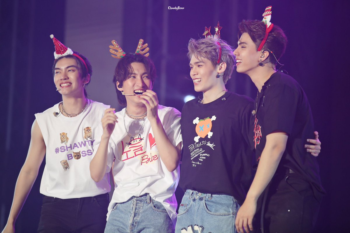 sususiaoo's tweet photo. This picture depicts the relationship between the four of them. They are a family 🥺🥰
#SSofLoveInTheAir https://t.co/AUsoBdEpm1