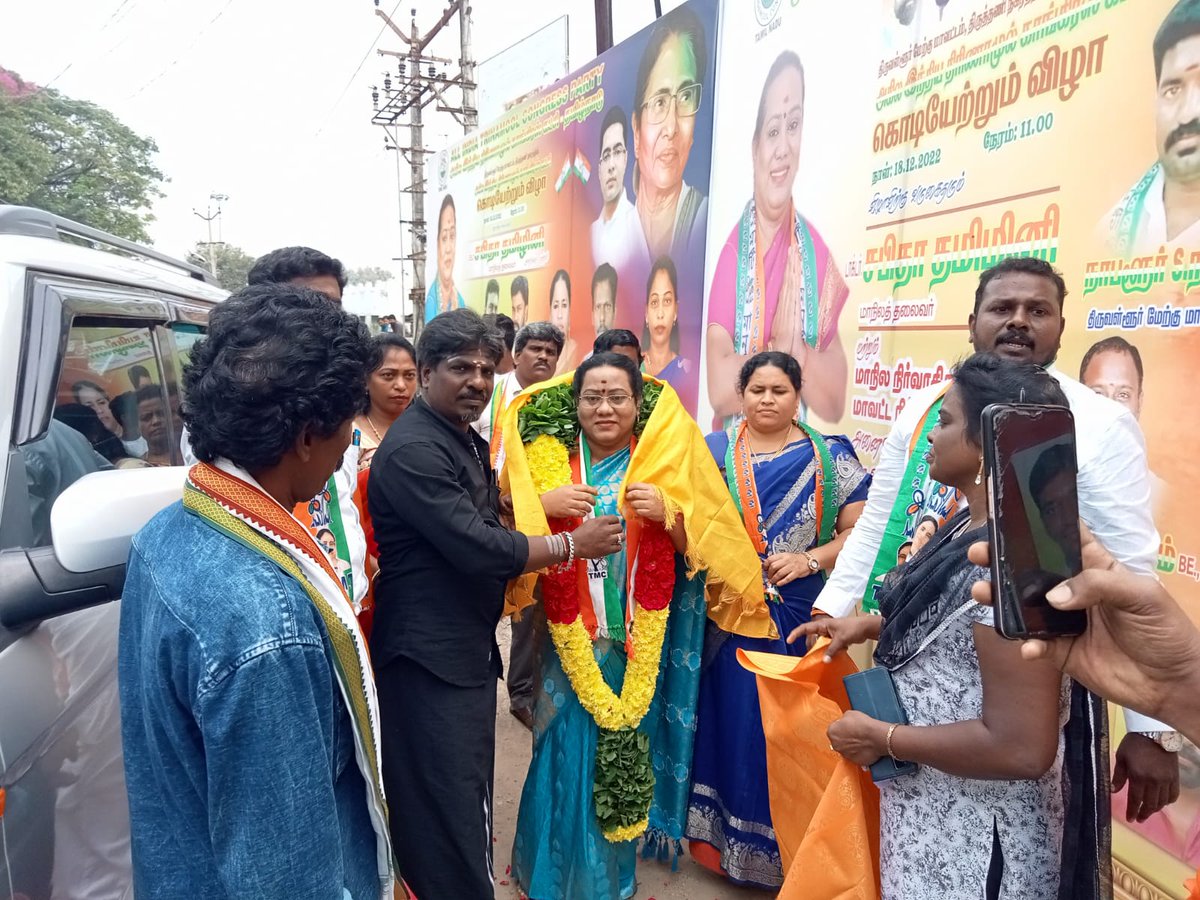 IrumalarNews's tweet photo. @aitctamilnadu திருவள்ளூர் மாவட்டம் திருத்தணியில் மாநிலத் தலைவர் டாக்டர் சபிதா தமிழினி அவர்கள் அகில இந்திய திரிணாமுல் காங்கிரஸ் கட்சியின் கொடியேற்றும் விழாவை துவக்கி வைத்தார்.
#AbhishekBanerjee #MamataBanerjee #AITCOFFICIAL #IrumalarNews #aitctamilnadu #drsabitha https://t.co/fzXBImDe3d