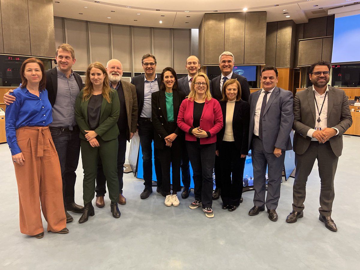 Emma Wiesner tweet media