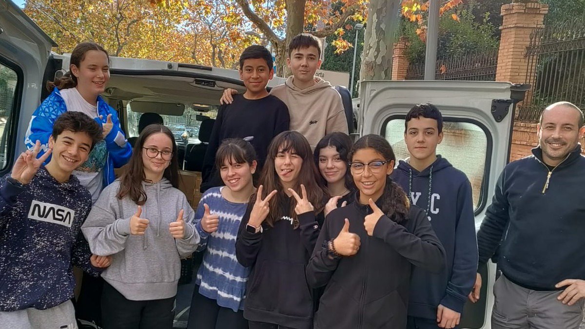 FEDACHorta's tweet photo. 🙌 Moltes gràcies a totes les famílies de #FEDACHorta per les aportacions a la campanya #solidària de #recollidadaliments! Aquesta setmana, hem enviat una part del menjar recollit al CRAE de #Puigdolena. 
#totsplegatssomun #nadalfedachorta https://t.co/AiHvbPH4tP