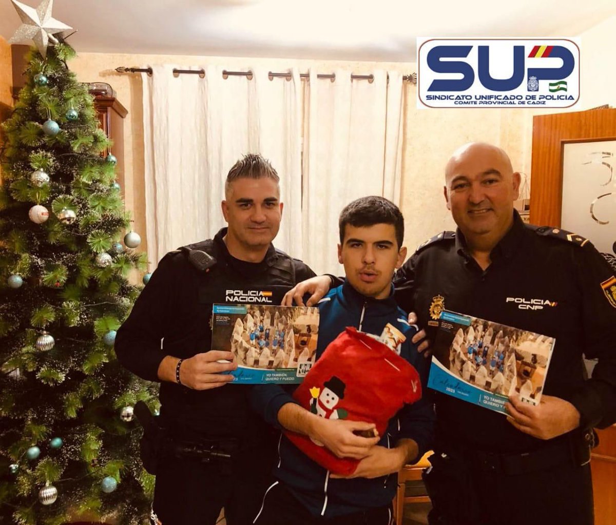 COMITE PROVINCIAL SUP CÁDIZ (@supcadizpro2019) on Twitter photo En Navidad visitamos a nuestro 🦸♂️ amigo José Manuel, que nos tiene un cariño especial. Gracias por hacer que nuestro camino en la vida sea más feliz y por enseñarnos tanto en el valor de la vida.El <a href="/supSanlucar/">SUP Sanlucar Bda.(Cádiz)</a> estará siempre a tú lado. <a href="/AUTISMO_CADIZ/">Autismo Cádiz</a> <a href="/Sup_Policia/">SUP</a> <a href="/Polsolidaria/">ONG PolicíaSolidaria</a> En Navidad visitamos a nuestro 🦸♂️ amigo José Manuel, que nos tiene un cariño especial. Gracias por hacer que nuestro camino en la vida sea más feliz y por enseñarnos tanto en el valor de la vida.El <a href="/supSanlucar/">SUP Sanlucar Bda.(Cádiz)</a> estará siempre a tú lado. <a href="/AUTISMO_CADIZ/">Autismo Cádiz</a> <a href="/Sup_Policia/">SUP</a> <a href="/Polsolidaria/">ONG PolicíaSolidaria</a>