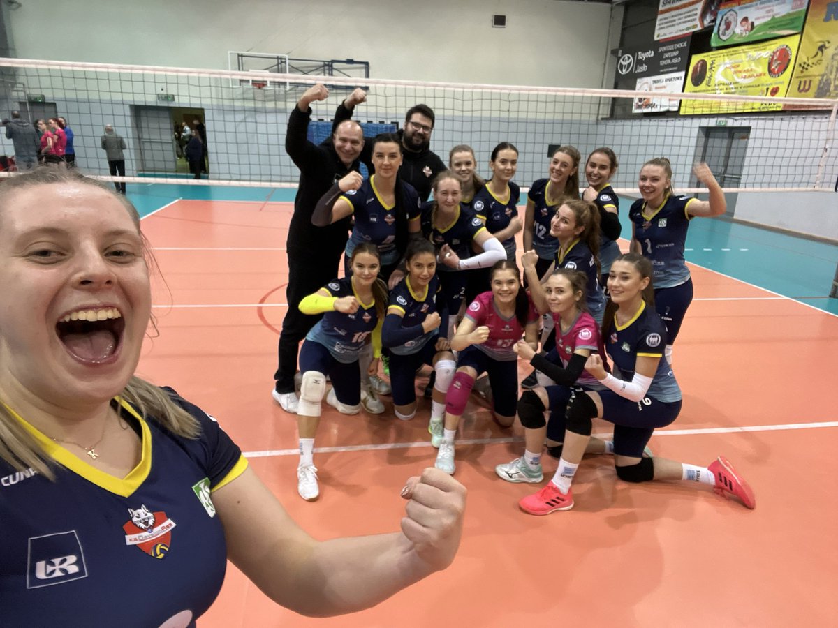 Powiedzieć dzisiaj, że Nasze zawodniczki zagrały fenomenalny mecz to zdecydowanie za mało 😄
Wygrywamy w Jaśle 3:0 i tym samym po pierwszej rundzie utrzymujemy fotel lidera‼️‼️‼️ 💪💪💪
Brawo Team! 👏
#goDevelopres #TeamDevelopres 
 <a href="/KSDevelopres/">KS DevelopRes Rzeszów</a> <a href="/UR_Rzeszow/">UR Rzeszów</a> <a href="/miasto_rzeszow/">Rzeszów</a>