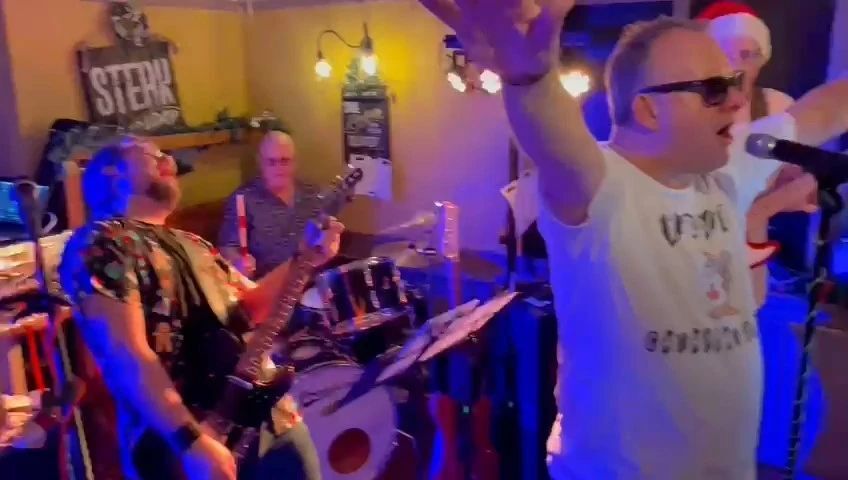 DaveRage's tweet photo. https://t.co/GdUIlo9KqV Guitar face....
@copperheadjacks 
#guitar #music #livemusic
#frominsta https://t.co/87wIwD13gc