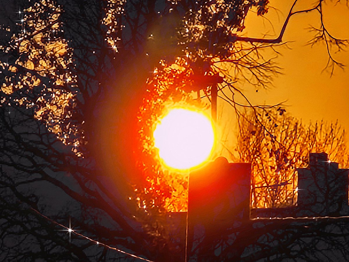It's officially a week before Christmas is here. 
Becoming a new mum has given me a new lease on life. Everything is new &amp; magical in different ways, &amp; I'm the one creating the magic now🥰💙
#christmastime #firsttimemum #mumlife #SundayBrunch #MHHSBD #coldweather #photographyart