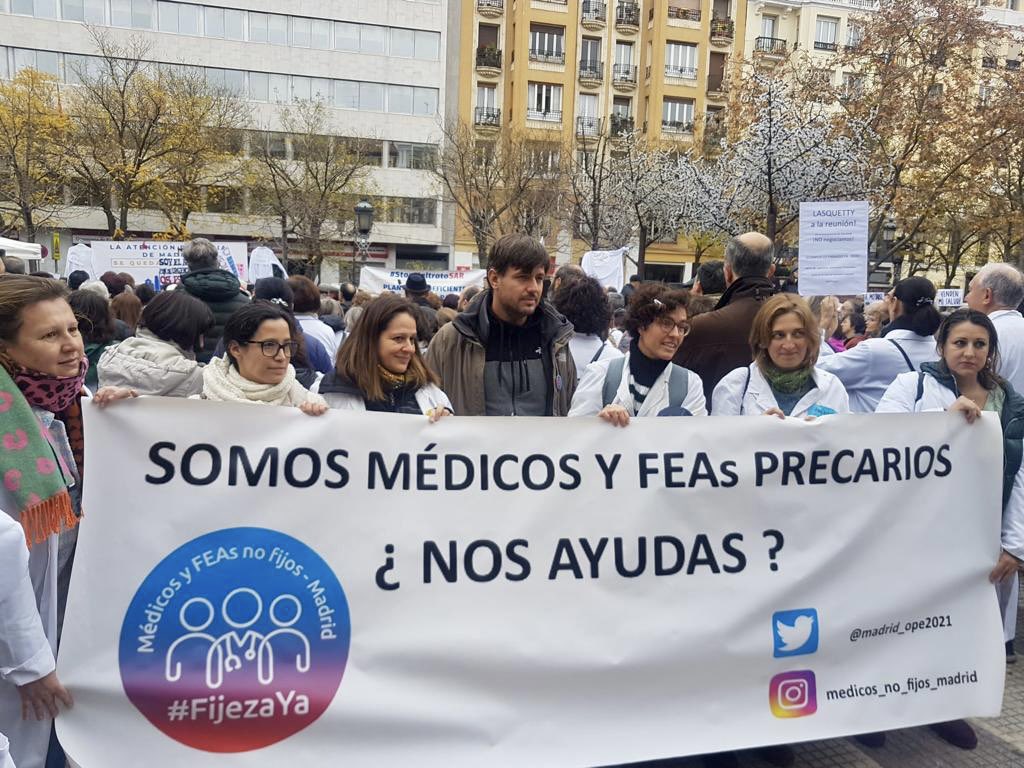 MedicosComoTu's tweet photo. @ComunidadMadrid es la que % PIB dedica a la sanidad pública (4.7% frente a la media 6.9%). Y la que menos % del presupuesto sanitario dedica a AP (10.7% frente a la media 13.7%). Por eso es la huelga. Por eso estamos aquí. No son 9. Somos muchos. #SanidadPublica 
#FijezaYa https://t.co/DUePCxZAh4