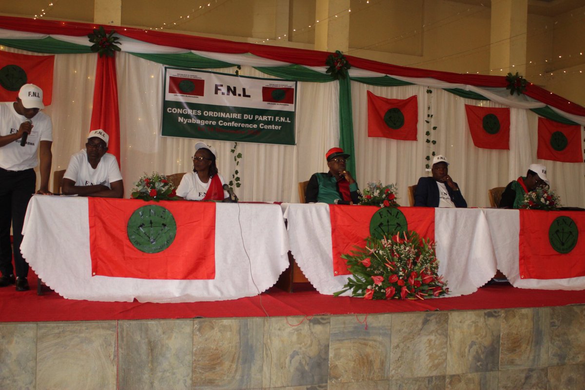 <a href="/bigirimanafnl/">Bigirimana Jacques</a> souligne que son parti soutient les projets accomplis par <a href="/GeneralNeva/">SE Evariste Ndayishimiye</a> , Chef d’Etat burundais. Et de rappeler que l’étape franchie est le signe éloquent du renforcement de la démocratie.
#Burundi #Politique