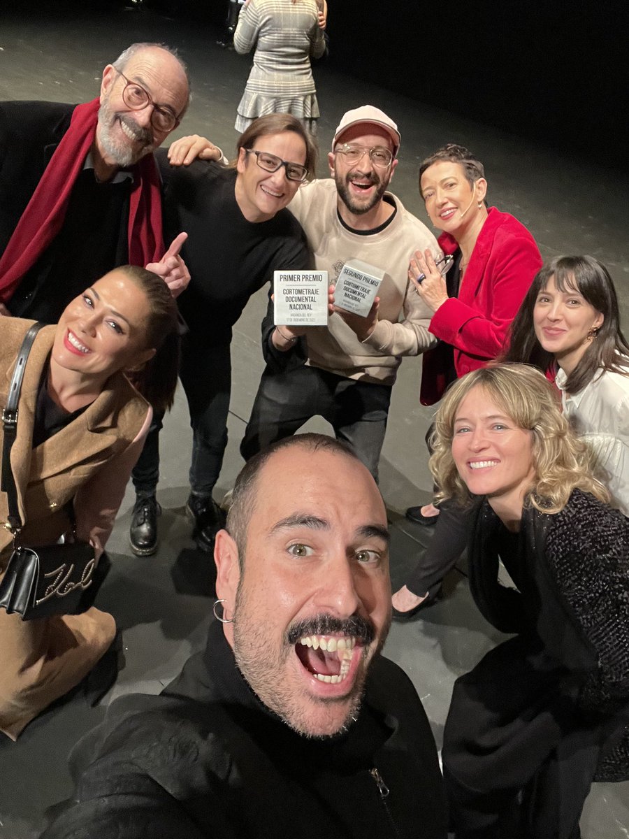 Ayer <a href="/trazosalmadoc/">Trazos del Alma (Soul Lines)</a> recibió el 2º premio a mejor cortometraje documental nacional en #FICARGANDA. No puedo amar mas esta foto con el gran Miguel Rallan y con la maravillosa presentadora de la gala <a href="/maguerram/">María Guerra</a>. Y por supuesto gracias al jurado por este gran reconocimiento. Seguimos