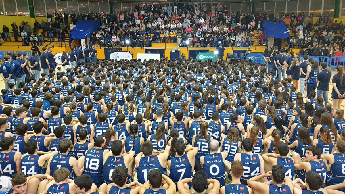 tpahissaf's tweet photo. ¡¡Que ganas de esta gran foto #FAMILIADO!!
Hemos esperado dos años para este evento tan importante en @DistritOlimpico
📸 @AngelFIglesias gracias por esta visión de la magnífica realidad de nuestro club y de las escuelas de baloncesto🤍💙
#yosoyDO #lestDOit https://t.co/mRCtDsbdt1