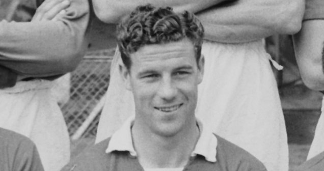 StevieLovell_1's tweet photo. Happy birthday Grandad, always remembered 💙 1929-2011
@GWRovers 1945-1948 & 1961-1983
@SUFCRootsHall 1948-1952 & 1958-1960
111 games 48 goals
@ChelseaFC 1952-1958
123 games 35 goals
@BedfordTown 1960-1961
45 games 25 goals https://t.co/7PI2wbPjCl