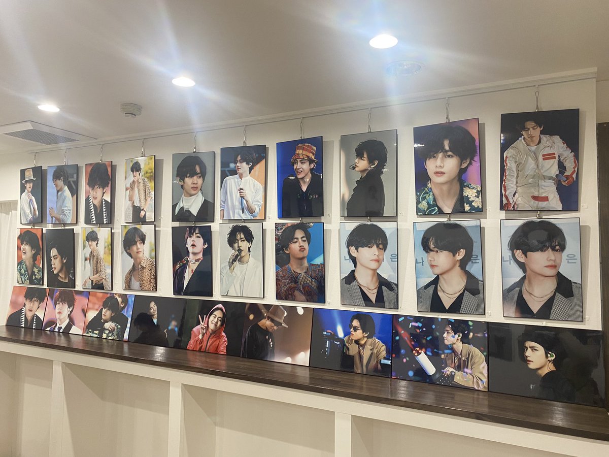 taetaelove_v385's tweet photo. 昨日は楽しみにしていた展示会へ✨
素敵なテテでいっぱいでした🥰

@V_Pintor__ 님
@V_PintorJP 様
@Cafe_Epiphany 様

ありがとうございました💜 https://t.co/gf3YPLfLRI