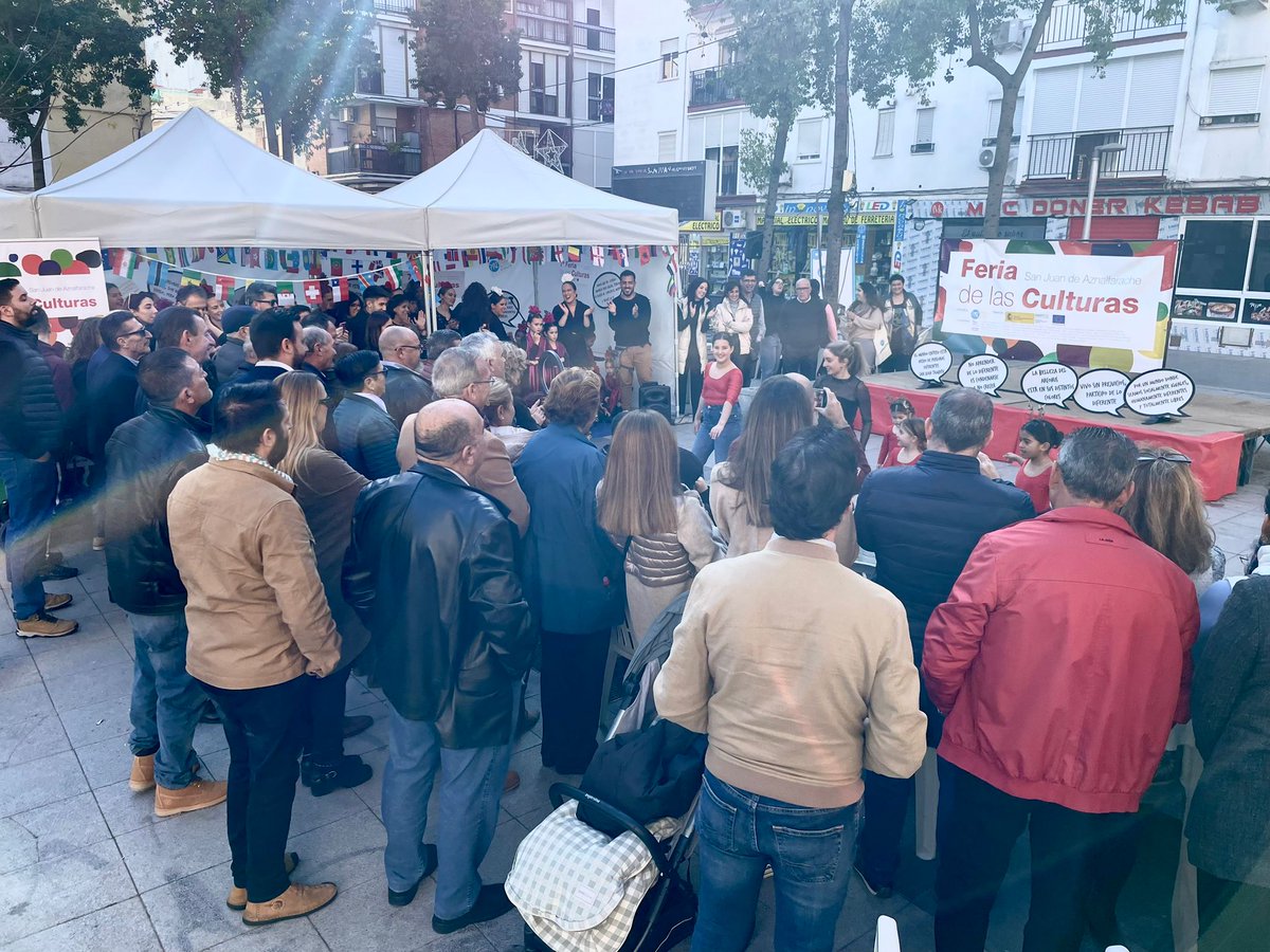 FeriaCulturasSJ's tweet photo. 🤩🥳Seguimos a tope!!! con los #bailesdelmundo de la Escuela Profesional de Danza #ZapateanDos en la Plaza del Encuentro en la 7ª Feria de las Culturas SJ de #Aznalfarache
#FeriadelasCulturas #multiculturalidad #diversidad #convivencia #18D #DiadelaPersonaMigrante #DiadelMigrante https://t.co/yex8KEmUVd