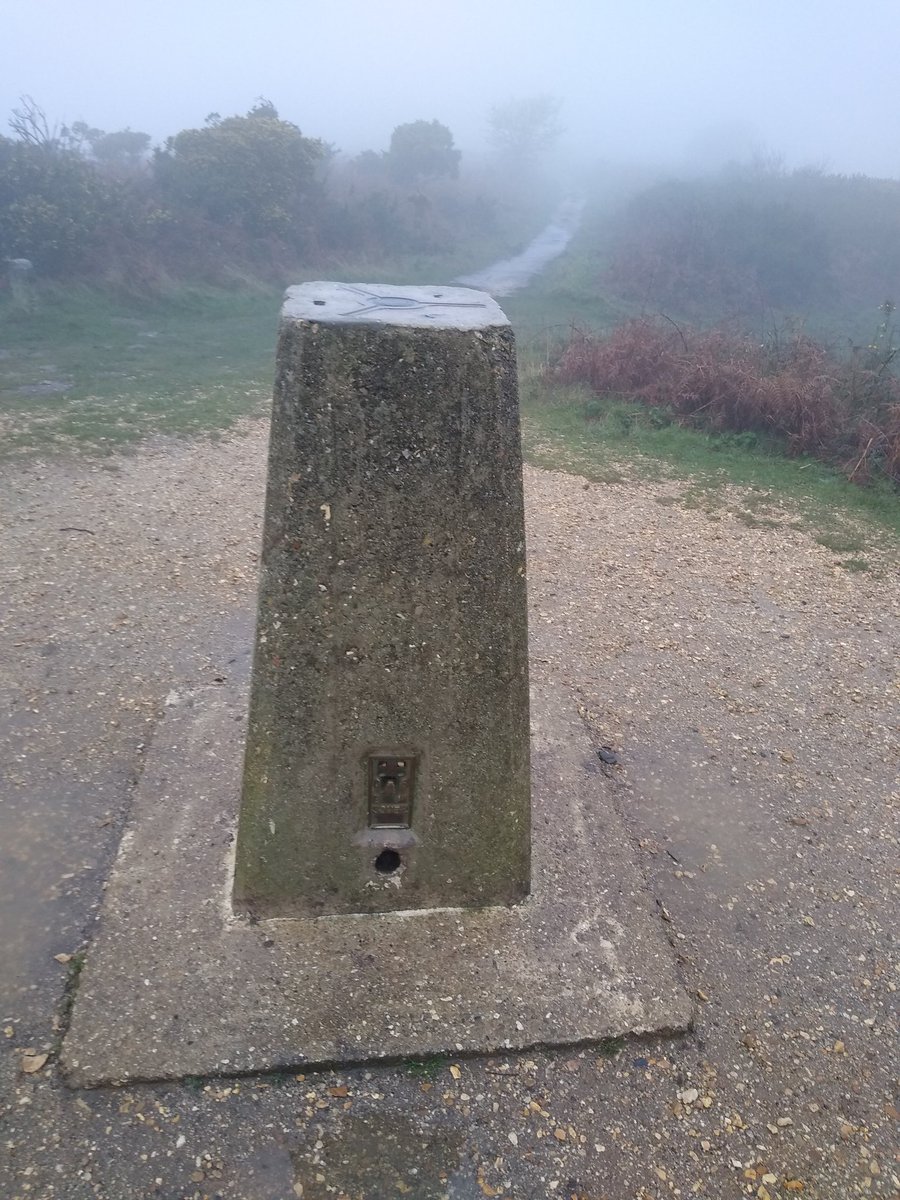 _silverfox2's tweet image. #goldencap #jurassiccoastline #Ultras #trig #windy #running