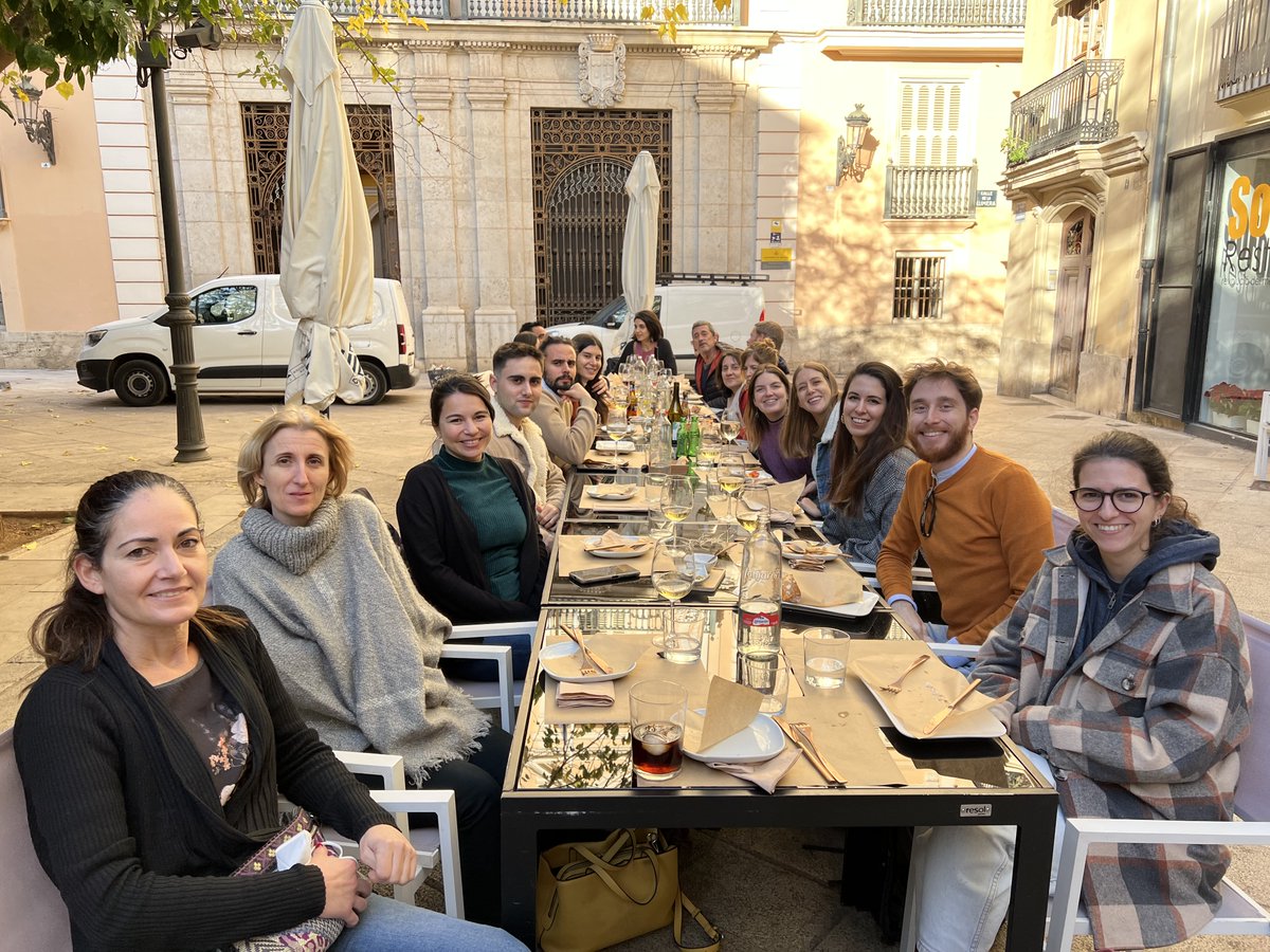 Christmas party <a href="/FerrandizLab/">FerrandizLab</a> and <a href="/pacomad2/">pacomad</a> lab, with special guests form the GPA team <a href="/cgm_cgomezm/">CGM</a> and <a href="/MJ_lopez_/">María Jesús LM</a> , from both sides of the table. Winter is not coming to Valencia...