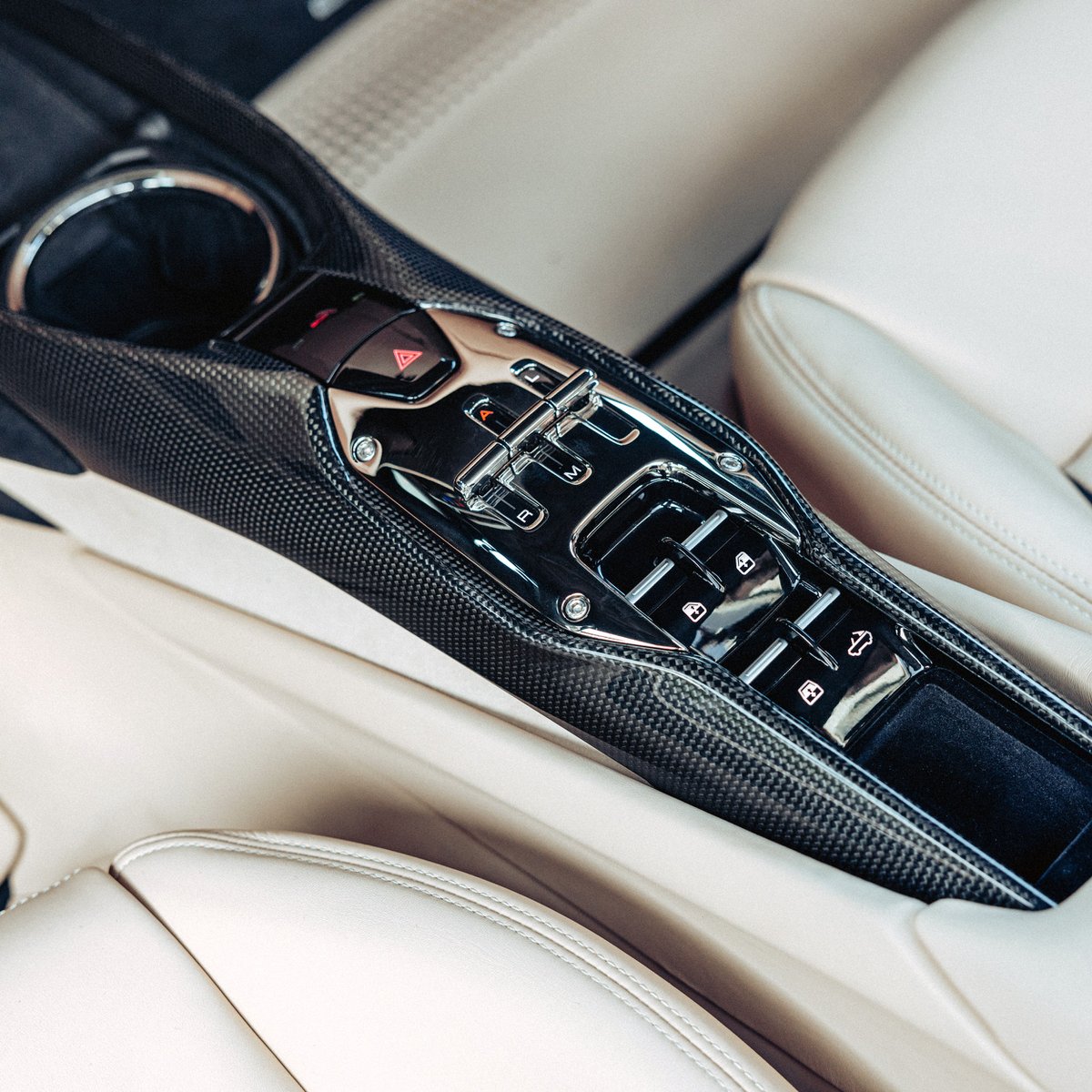 The #Ferrari296GTS represents the evolution of Ferrari’s mid-rear-engined two-seater berlinetta spider concept, and is powered by the new 120° V6 engine coupled with a plug-in (PHEV) electric motor. Discover the details