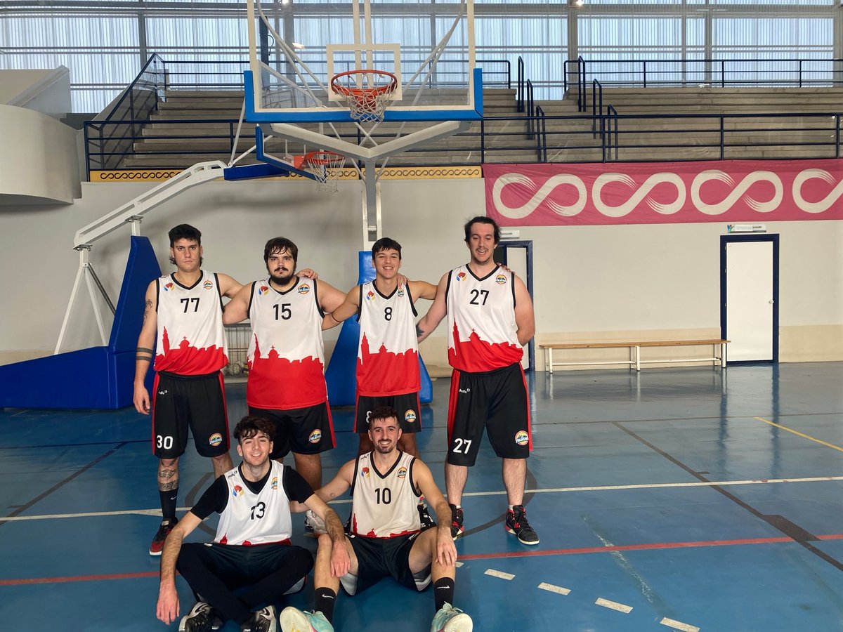 Ekhlipse's tweet photo. He jugado el partido entero. Éramos 6. Hemos ganao. Que equipazo tengo. https://t.co/KBjgbHLRjc
