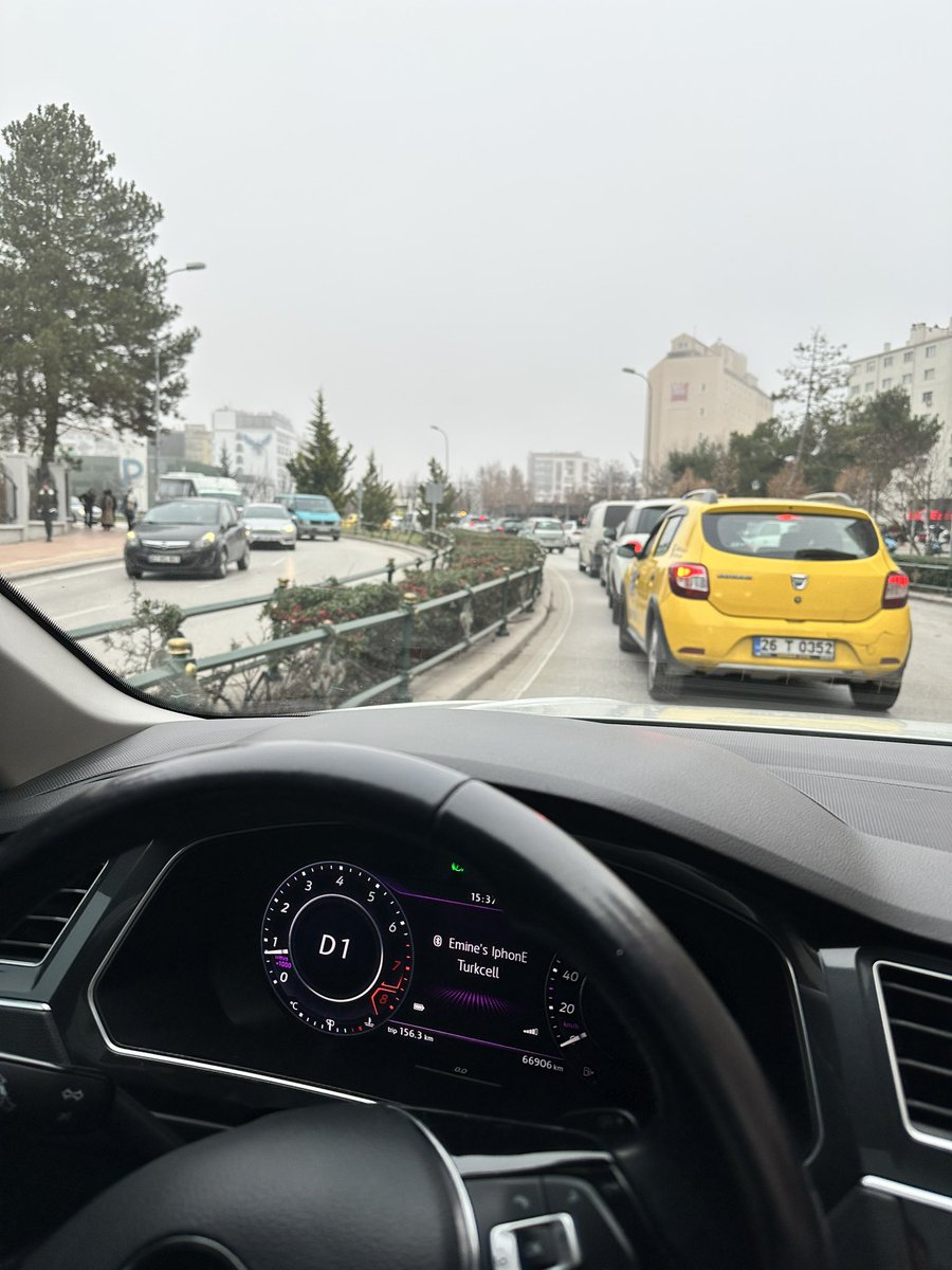 Artık şu şehrin trafiği ne bir çözüm bulun alternatif yollar yapın 1 saatten biridir istasyonun oradan Espark yönüne doğru gitmeye çalışıyoruz halka bu kadar işkence Çektirme <a href="/eskisehirbb/">Eskişehir Büyükşehir Belediyesi</a> #eskisehir #trafik #YeterArtık <a href="/Y_Buyukersen/">Yılmaz Büyükerşen</a>