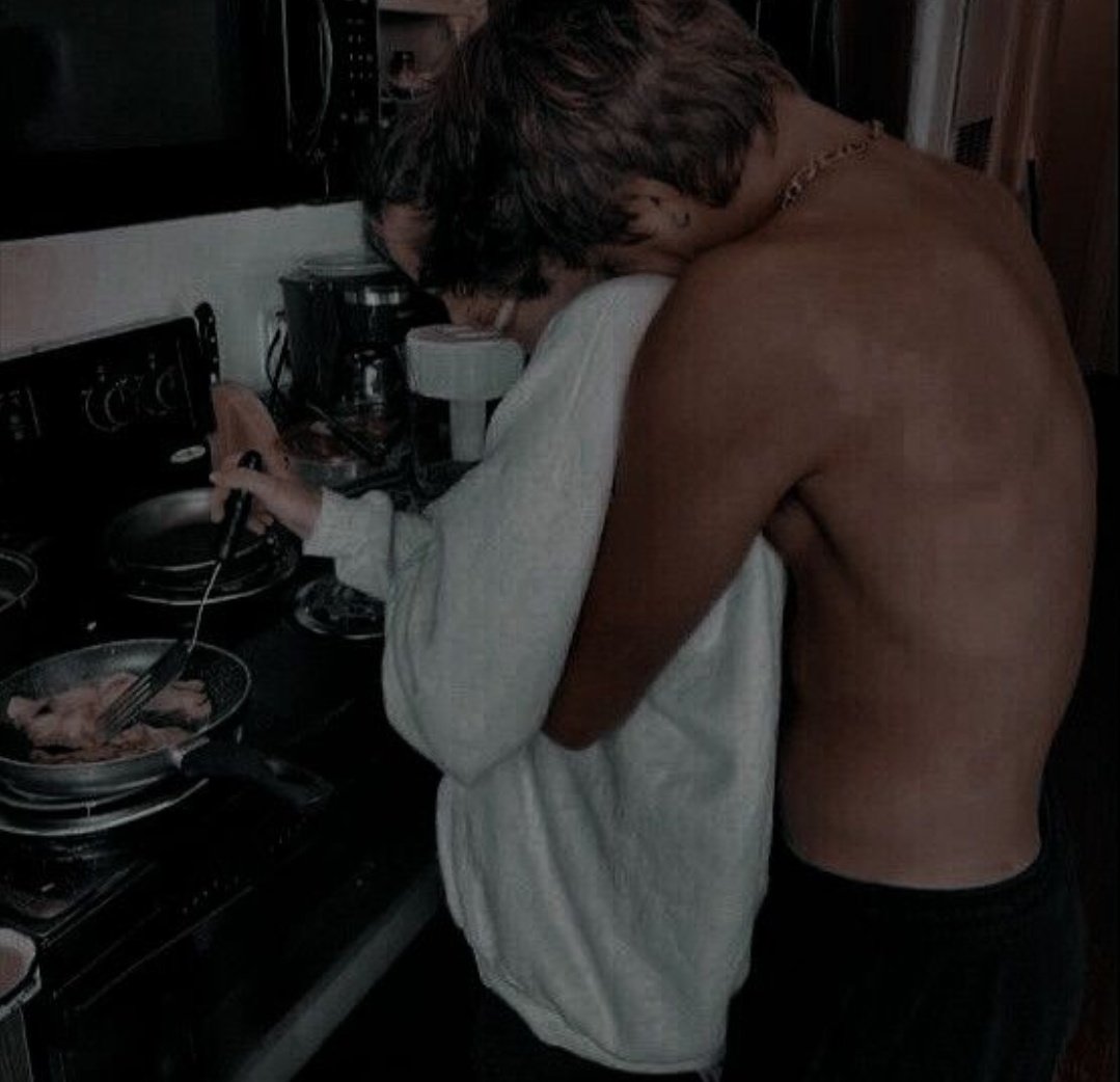 autoralua's tweet image. UMA SEMANA PRO NATAL!! 

quel tal ler uma novela natalina com:

🎄fake dating
🎄second chance 
🎄slow burn 

"— Você não vai ter que me aturar durante toda a noite. 

— Esse será o meu primeiro presente de natal esse ano."