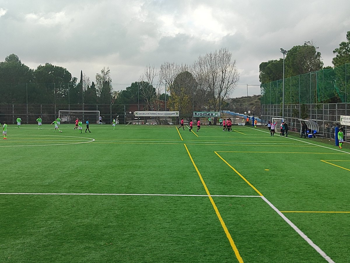 ParlaEscuela's tweet photo. ⏱️ 80' | Goooool Gooooolazo descomunal ⚽⚽

Estás loco Shafa🙌, golazo tremendo para alcanzar la remontada 🔥🔥

Concentración!!

Vamos Escuela 💪💪

@efrv93 🟢 1️⃣ - @cp_parlaescuela ⚫ 2️⃣

#SoydelaEscuela 💚💚 – en Escuela de fútbol «El VIVERO» https://t.co/3uWgLCtgO9