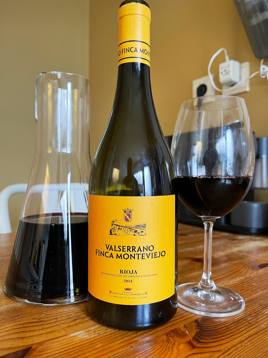 #SundayLunch #VenisonStew #Endives #Mushrooms #CranberrySauce #Croquettes
Time to practice!
Great venison stew w veggies &amp; croquettes!
Absolutely wonderful, 100% Tempranillo, 2014 Finca Monteviejo by <a href="/valserrano/">Bodegas de la Marquesa</a>.
Ripe dark fruit, amazing fruit-tannins-oak balance! Length!
91-93