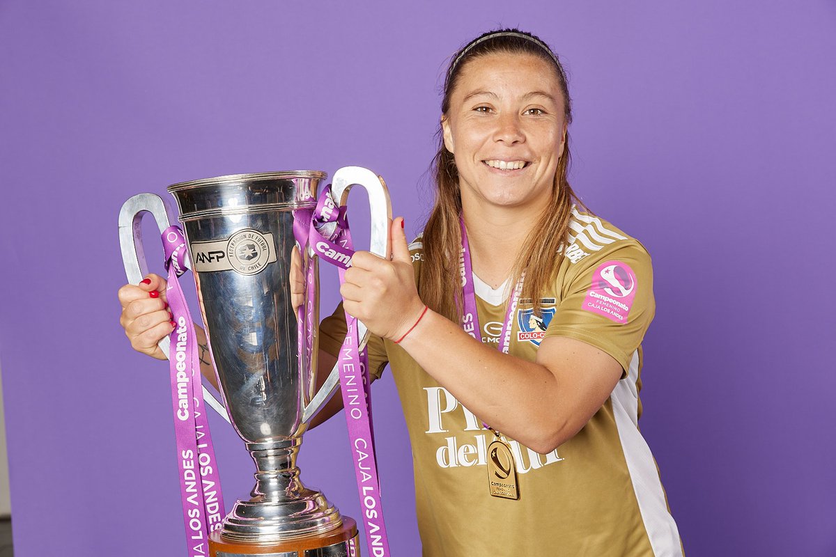 ColoColoFem's tweet photo. Holaaa campeona 👋🏼😍🏆 

Volvió porque quería dejar a Colo-Colo en lo más alto y así estamos: título conseguido y pasaje a Copa Libertadores ✅ Tremenda @YanaraJudo. https://t.co/5n0t16HHxV