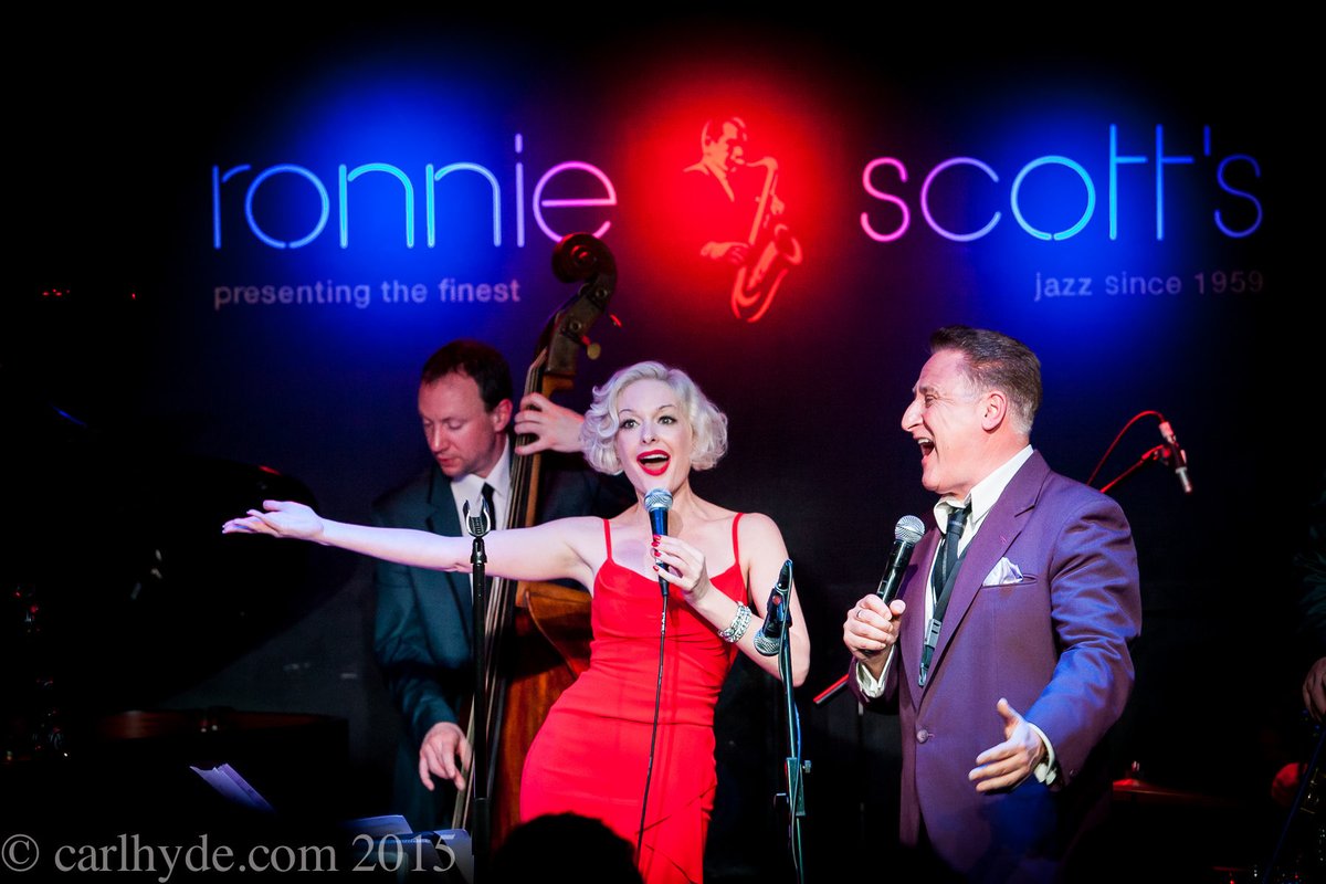 This was a fun Christmas spot with ⁦<a href="/Rgelato/">Ray Gelato</a>⁩ - and a super photo from ⁦@carlhyde41⁩ ❤️❤️❤️