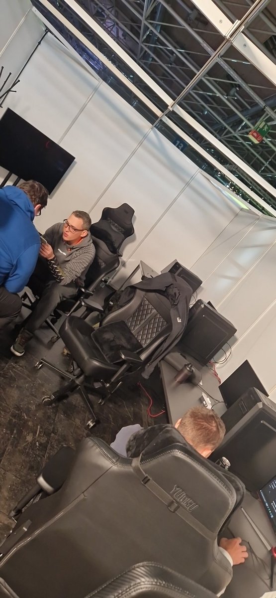 Warmup room noch 45 min boysss