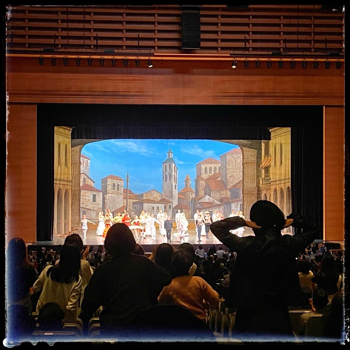 pchie's tweet image. 有楽町でウクライナ国立バレエ『ドン・キホーテ』観て来まシタ♪
カーテンコールとチラシ写真もなり。
ピョーンクルクル沢山で気分スッキリー☆