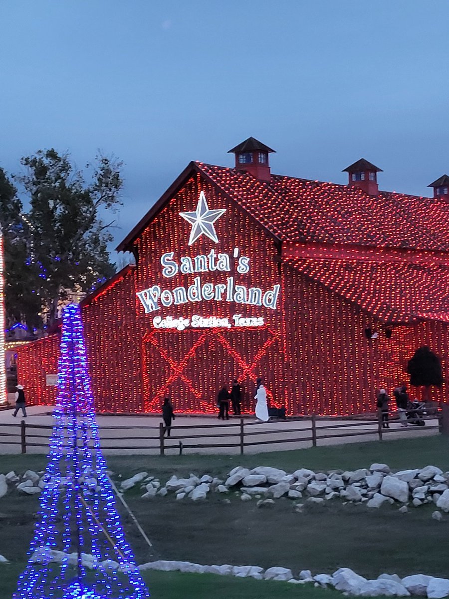 CISDHudson's tweet photo. Had a blast at Santa's Wonderland. Got to spend the day with family and watch my son be amazed at all the lights. #SantasWonderland #FamilyTime #BestTimeOfTheYear #MerryChristmas https://t.co/SQ0TcFQz1a